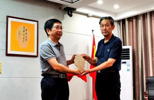 “甲骨文钧瓷龟甲片”被河南省档案馆永久收藏