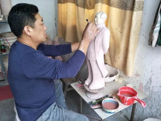 传承红色基因，扮靓“红色钧窑”